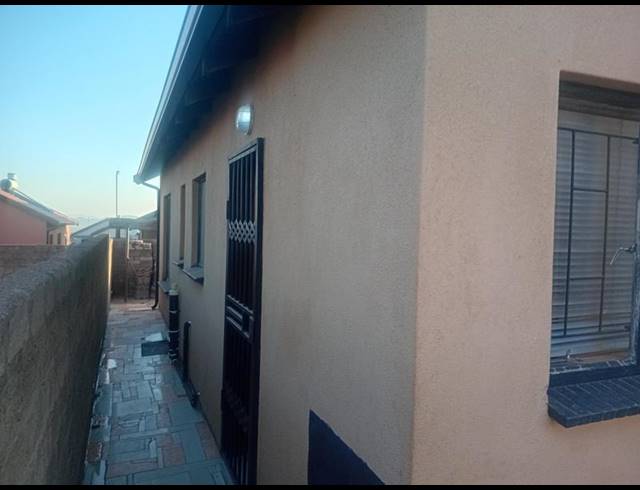 3 BEDROOM HOUSE FOR SALE IN SOSHANGUVE VV